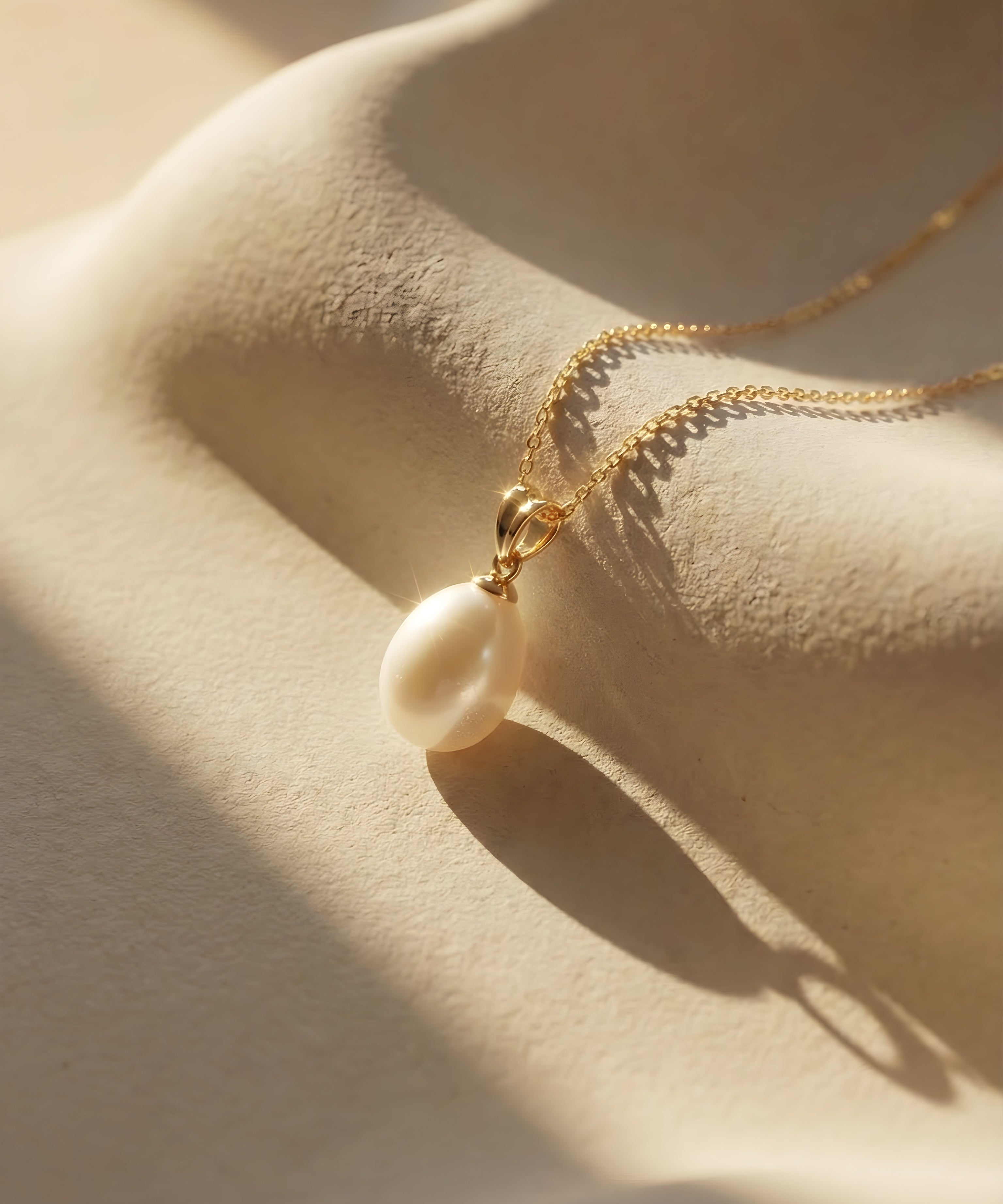 Pandantiv Aur 14K cu Perlă Naturală Albă Lacrimă 8-9mm — Amira