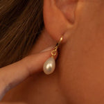 cercei-perle-cultura-albe-aur-14k-purtati-ureche-lacrima