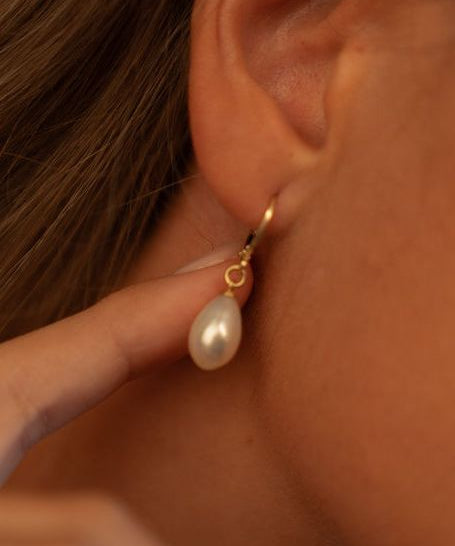 cercei-perle-cultura-albe-aur-14k-purtati-ureche-lacrima