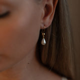 Cercei din aur 14K cu perle de cultură albe 8–8,5 mm în formă lacrimă — Elisabeth