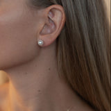 Cercei stud din aur 14K cu perle de cultură albe 8.5–9 mm