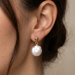 cercei perle keshi naturale albe rotunde aur 14k detaliu - alba - royal pearls