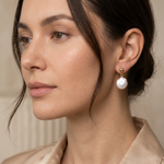 cercei perle keshi naturale albe rotunde aur 14k lifestyle - alba - royal pearls