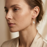 cercei perle naturale albe lacrima 8-9mm tortita aur 14k lifestyle - catherine - royal pearls