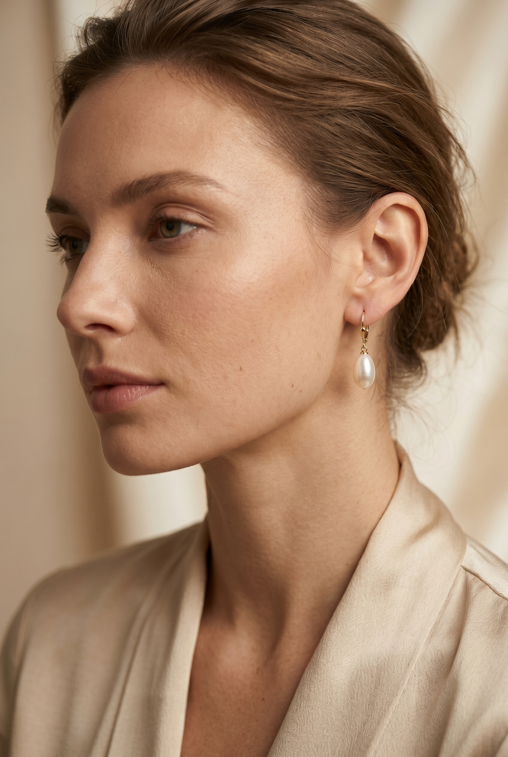 cercei perle naturale albe lacrima 8-9mm tortita aur 14k lifestyle - catherine - royal pearls