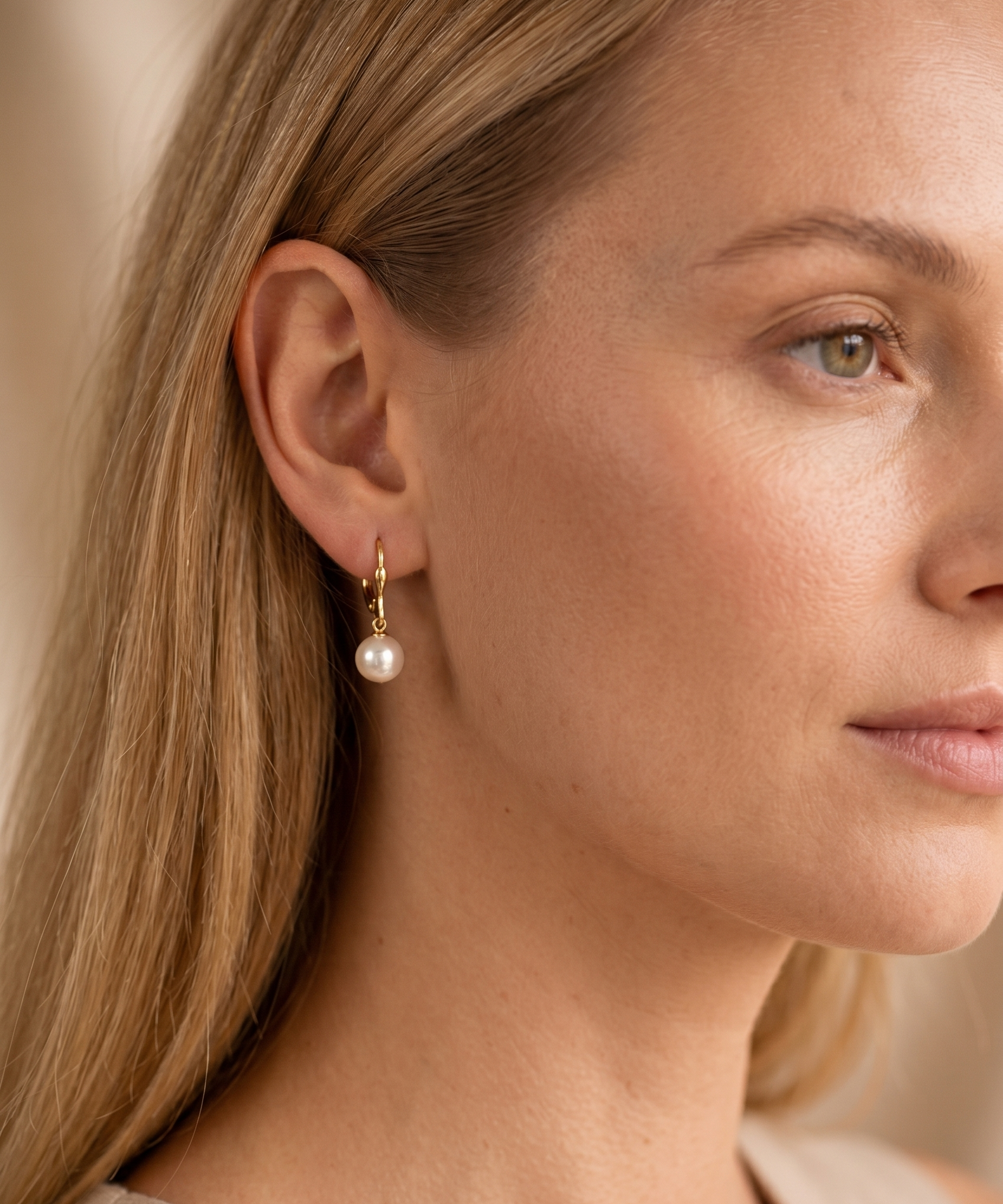cercei perle naturale roz 8-9mm tortita aur 14k lifestyle - theresa - royal pearls