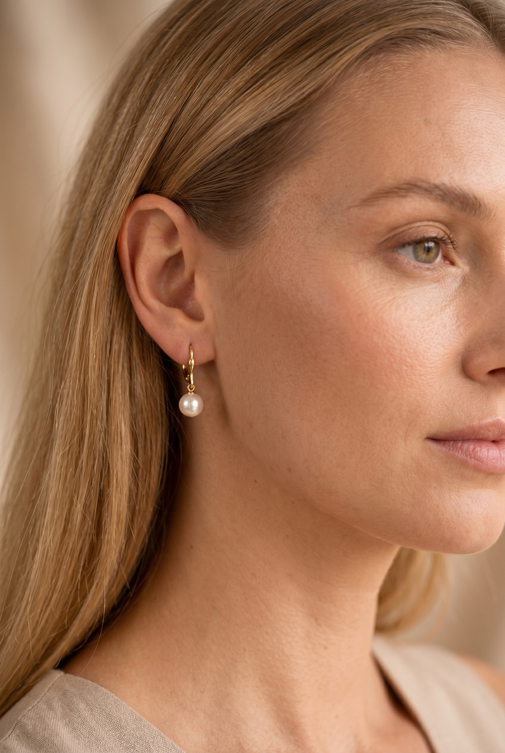 cercei perle naturale roz 8-9mm tortita aur 14k lifestyle - theresa - royal pearls