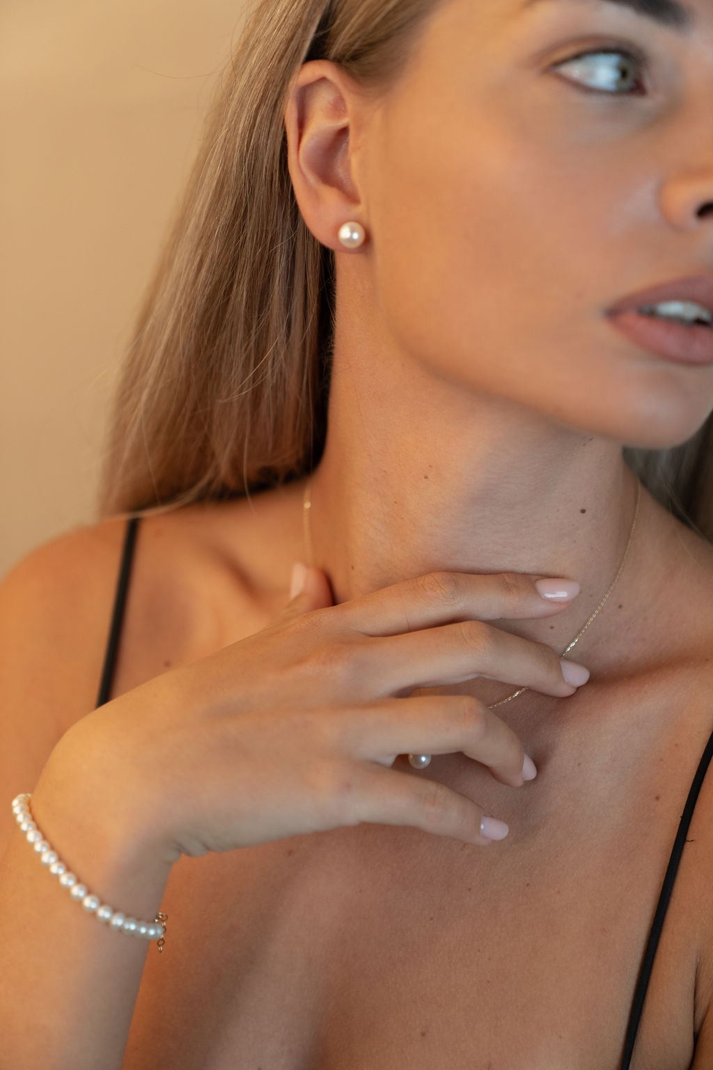 Brățară cu perle naturale de cultură albe din aur 14K, styling elegant