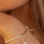 Brățară cu perle naturale de cultură albe, 3–3,5 mm, purtată