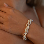 Brățară cu perle naturale de cultură albe din aur 14K galben, purtată