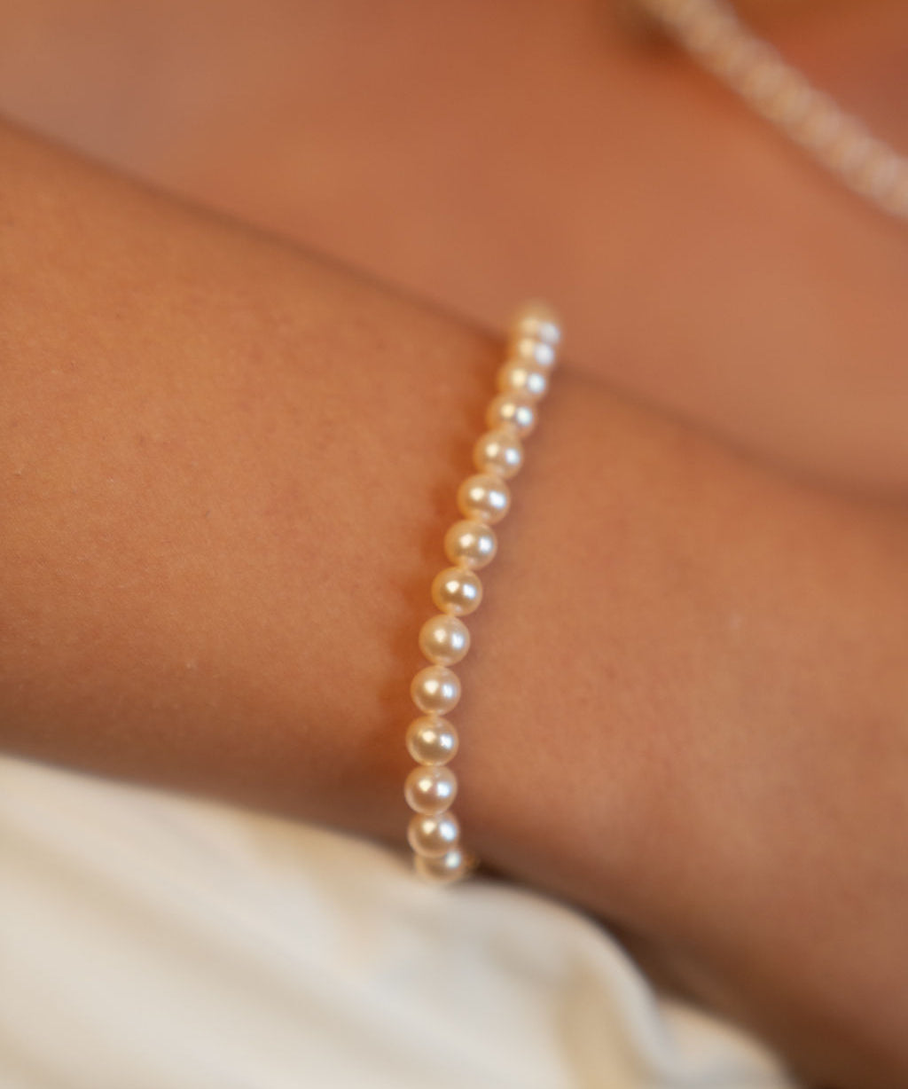 Brățară cu perle naturale de cultură roz, 5–5,5 mm, purtată