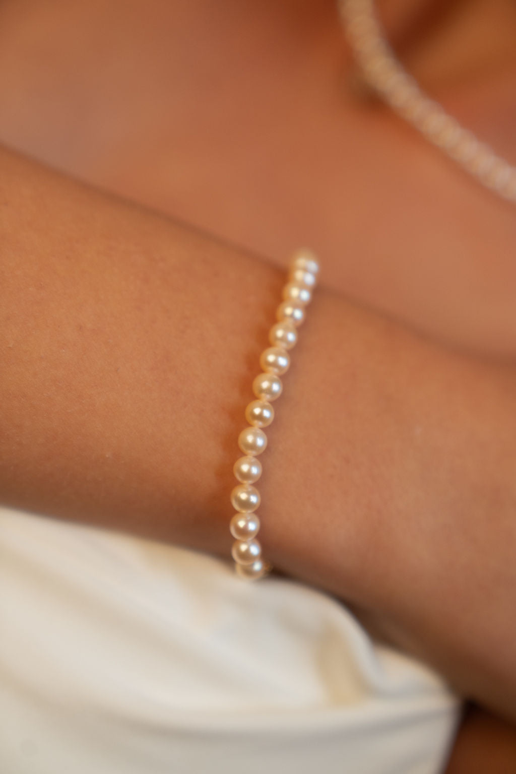 Brățară cu perle naturale de cultură roz, 5–5,5 mm, purtată