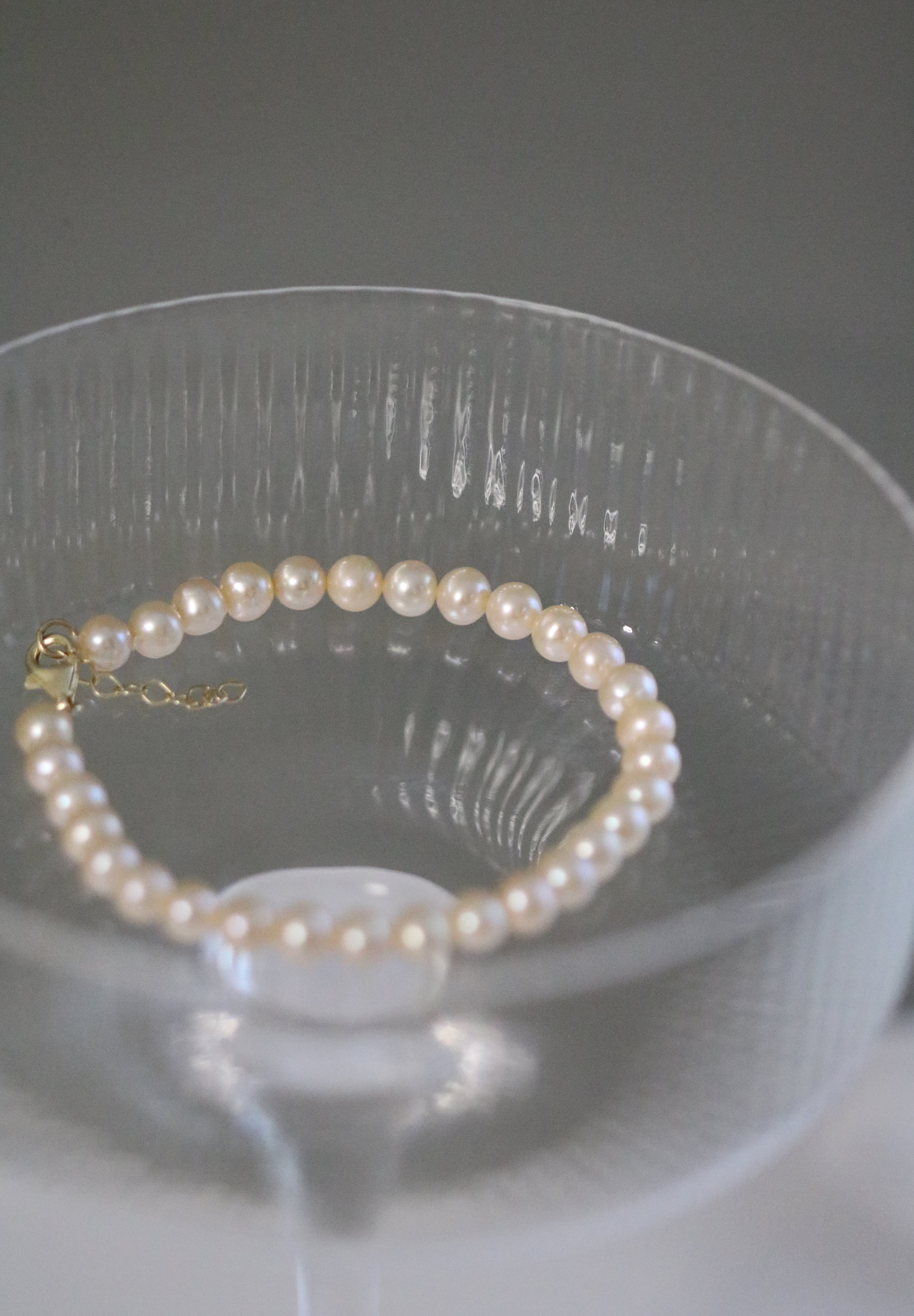 bratara-perle-roz-aur-14k-rosalia-close-up