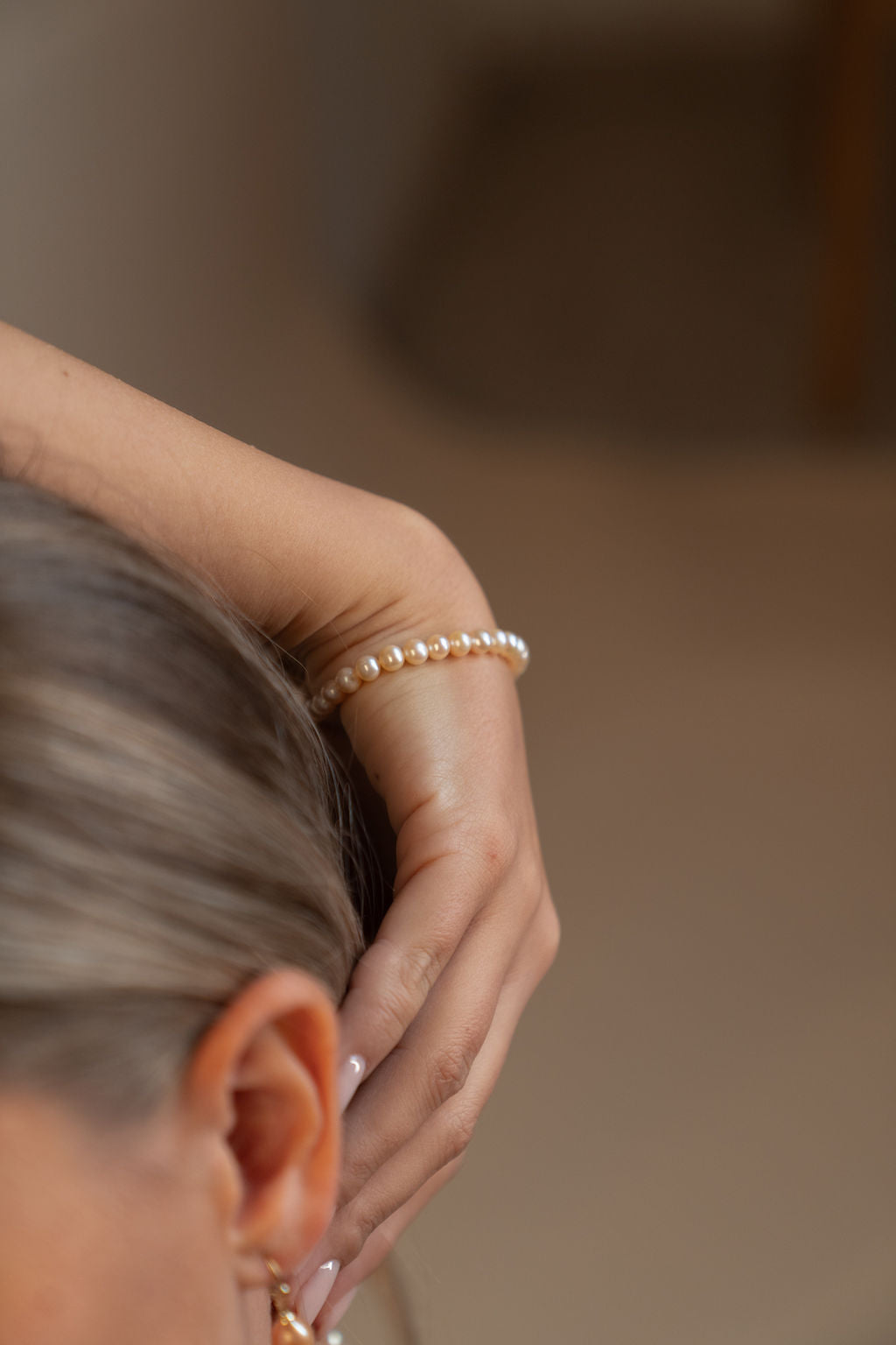 Detaliu brățară cu perle de cultură roz 5–5,5 mm și aur galben 14K Rosalia