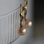 Cercei cu perle naturale de cultură roz din aur 14K lifestyle 