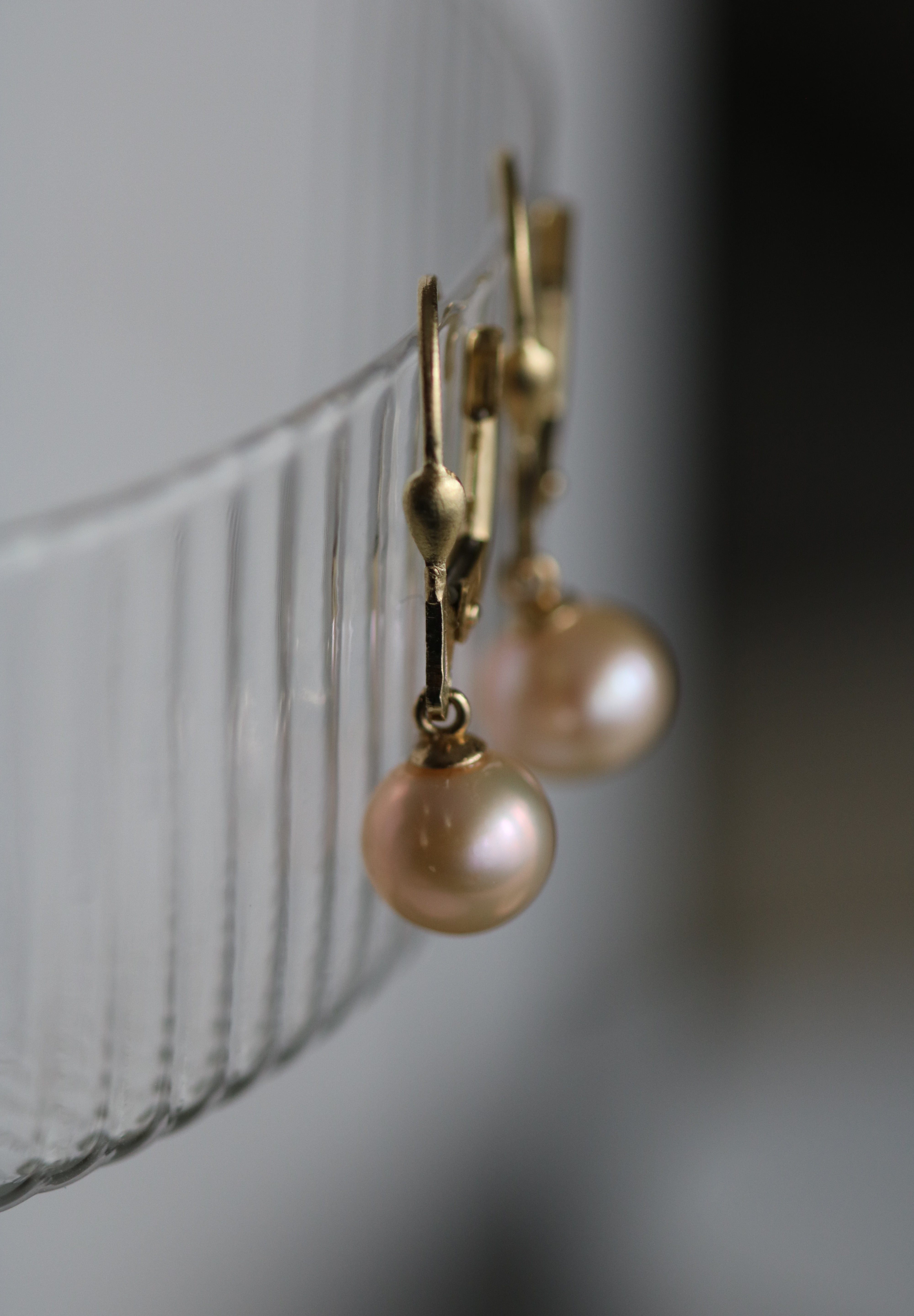 Cercei cu perle naturale de cultură roz din aur 14K lifestyle 