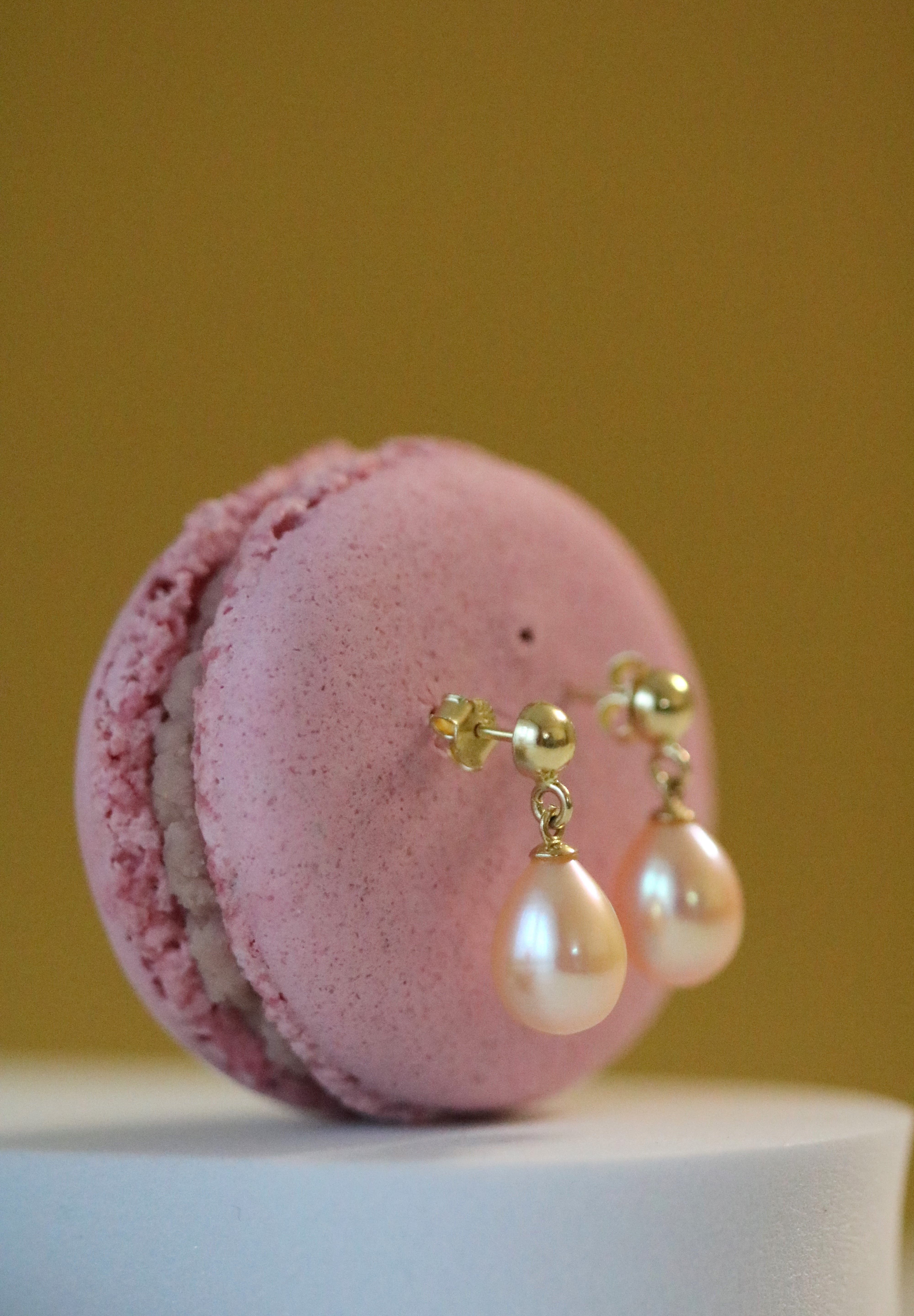 Cercei stud lungi eleganți cu perle naturale de cultură roz, formă lacrimă