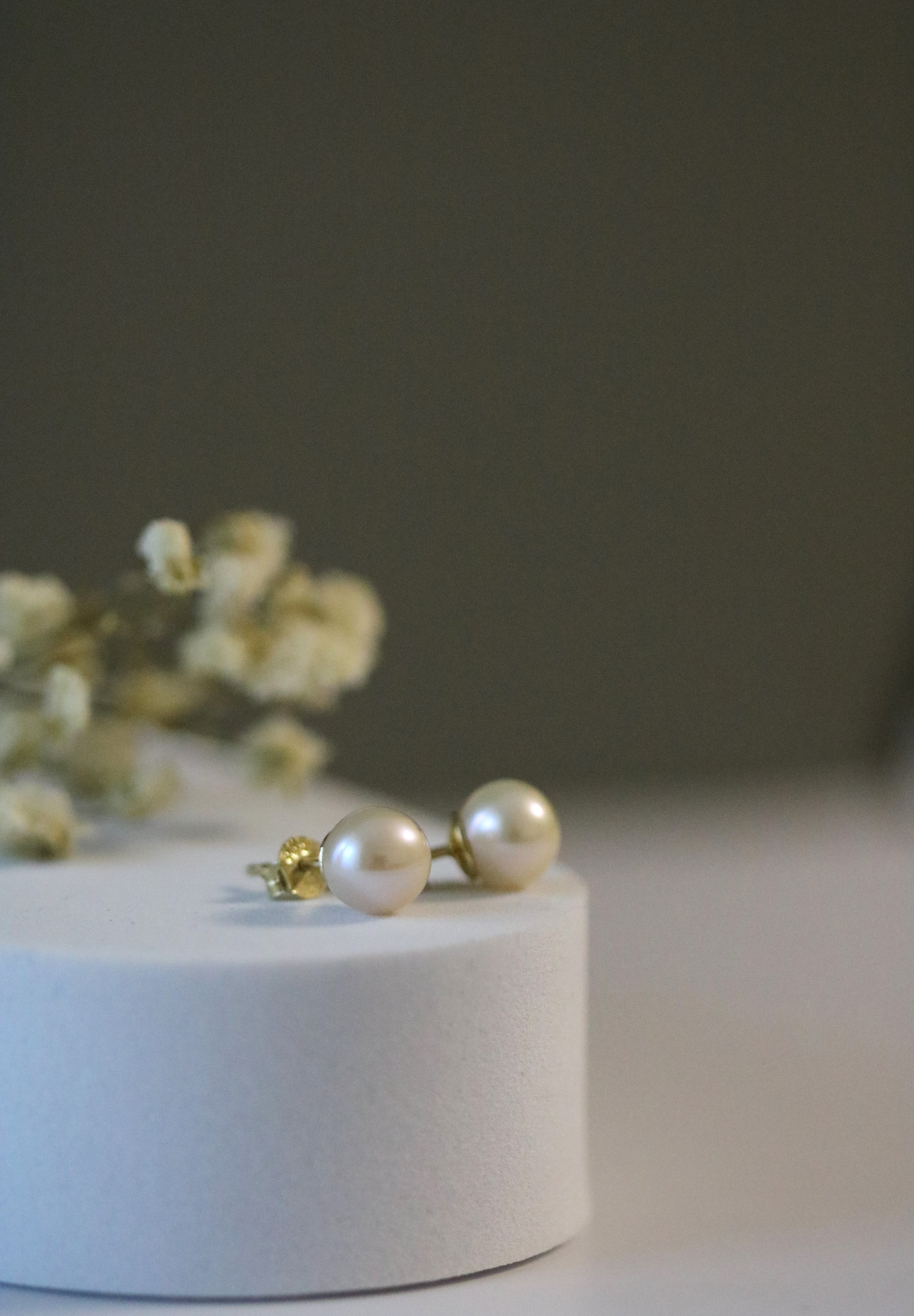 Cercei stud cu perle naturale de cultură champagne, prezentare produs