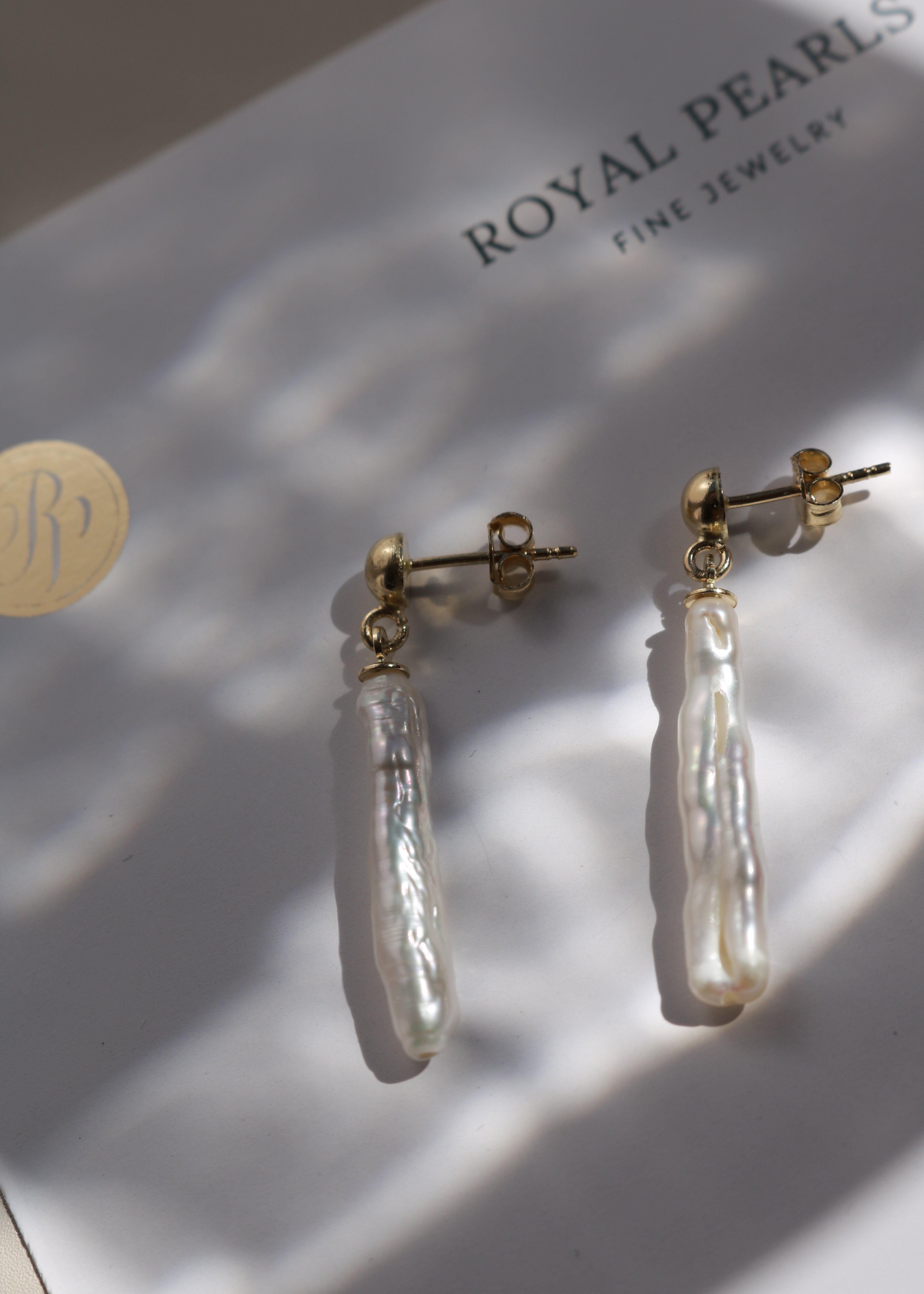 Cercei Aur 14K cu Perlă Keshi — Noelle detaliu - cercei perle naturale aur 14K - Royal Pearls