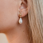 cercei perle naturale albe lacrima 8-9mm tija aur 14k detaliu - lady di - royal pearls