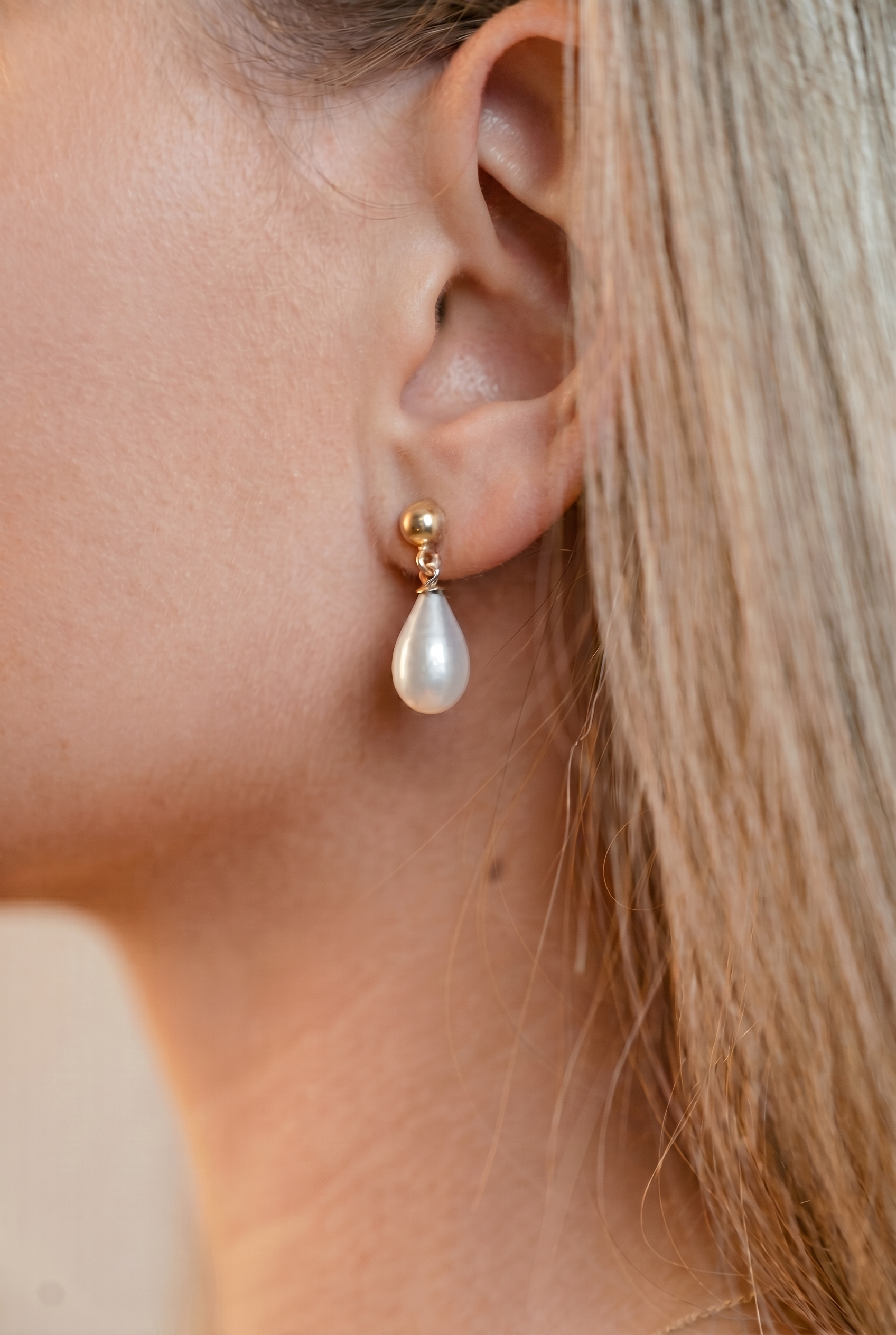 cercei perle naturale albe lacrima 8-9mm tija aur 14k detaliu - lady di - royal pearls