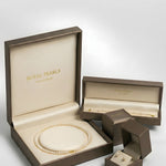 Colier cu perle de cultură albe livrat în cutie premium Royal Pearls