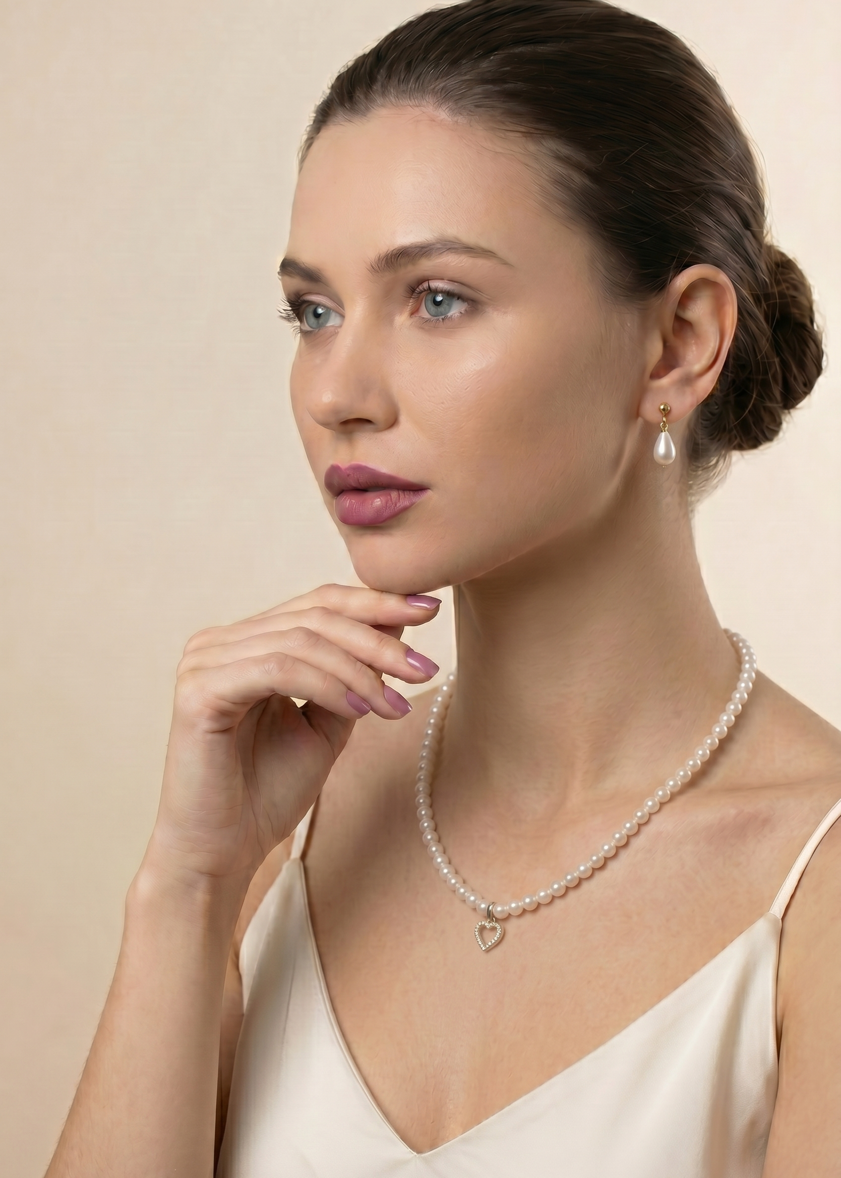 Colier Aur 14K cu Perle Naturale Albe 5-6mm și Pandantiv Inimă — Lumin Heart detaliu - colier perle naturale aur 14K - Royal Pearls