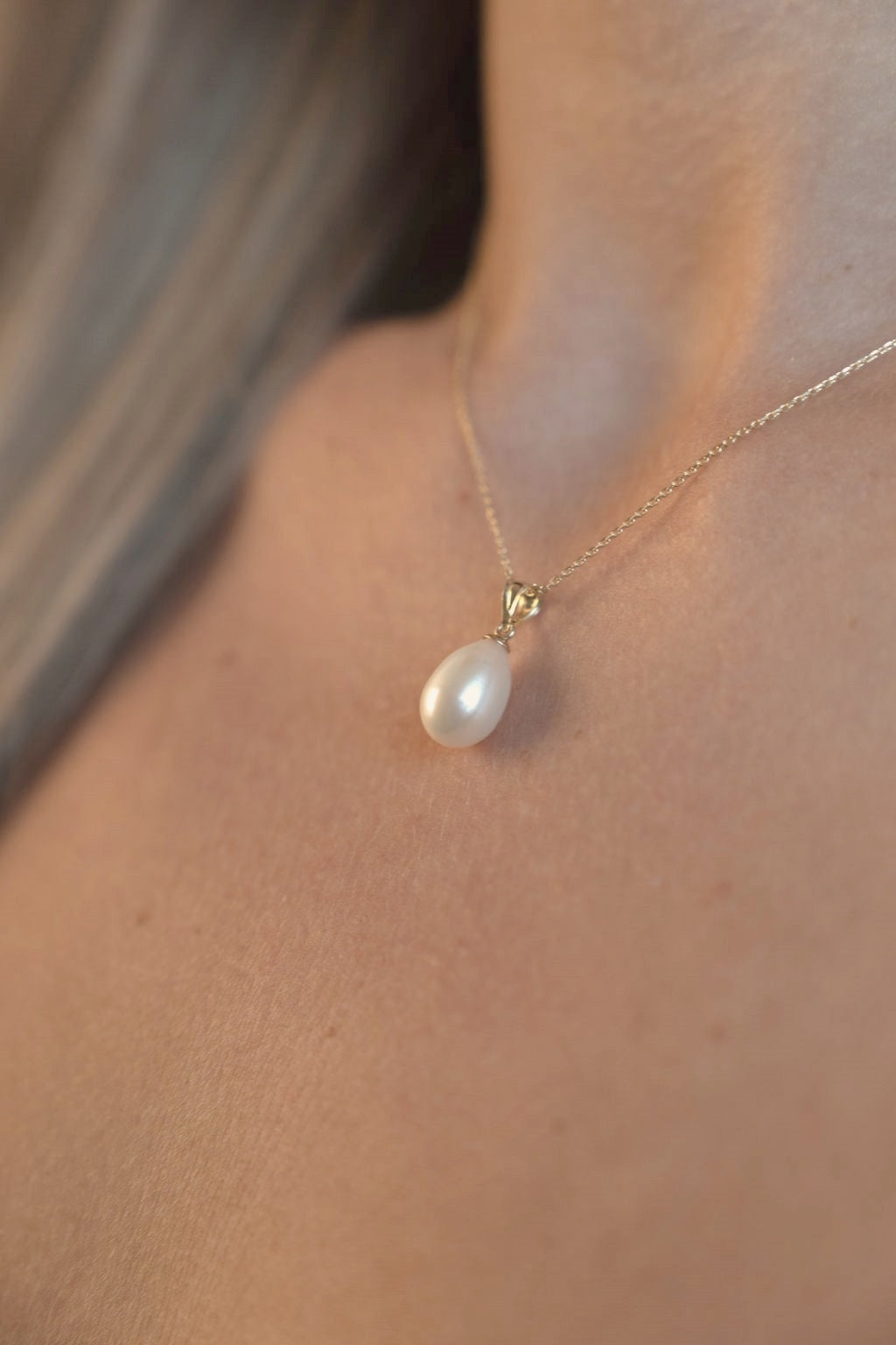 colier perle naturale albe lacrima 8-9mm aur 14k detaliu - amira - royal pearls