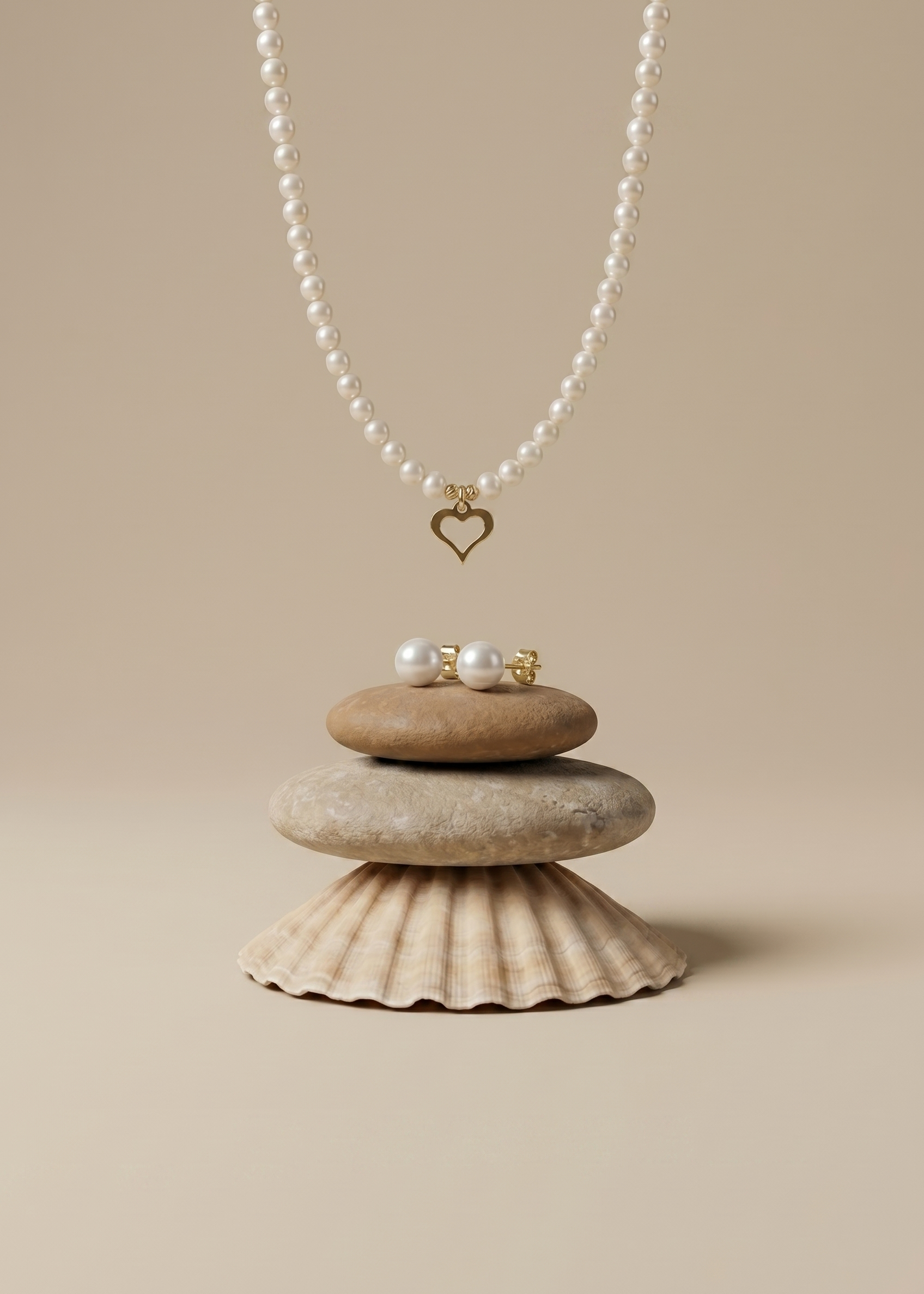 Colier Aur 14K cu Perle Naturale Albe 4-5mm și Inimă Aur — Amour Pearl detaliu - colier perle naturale aur 14K - Royal Pearls
