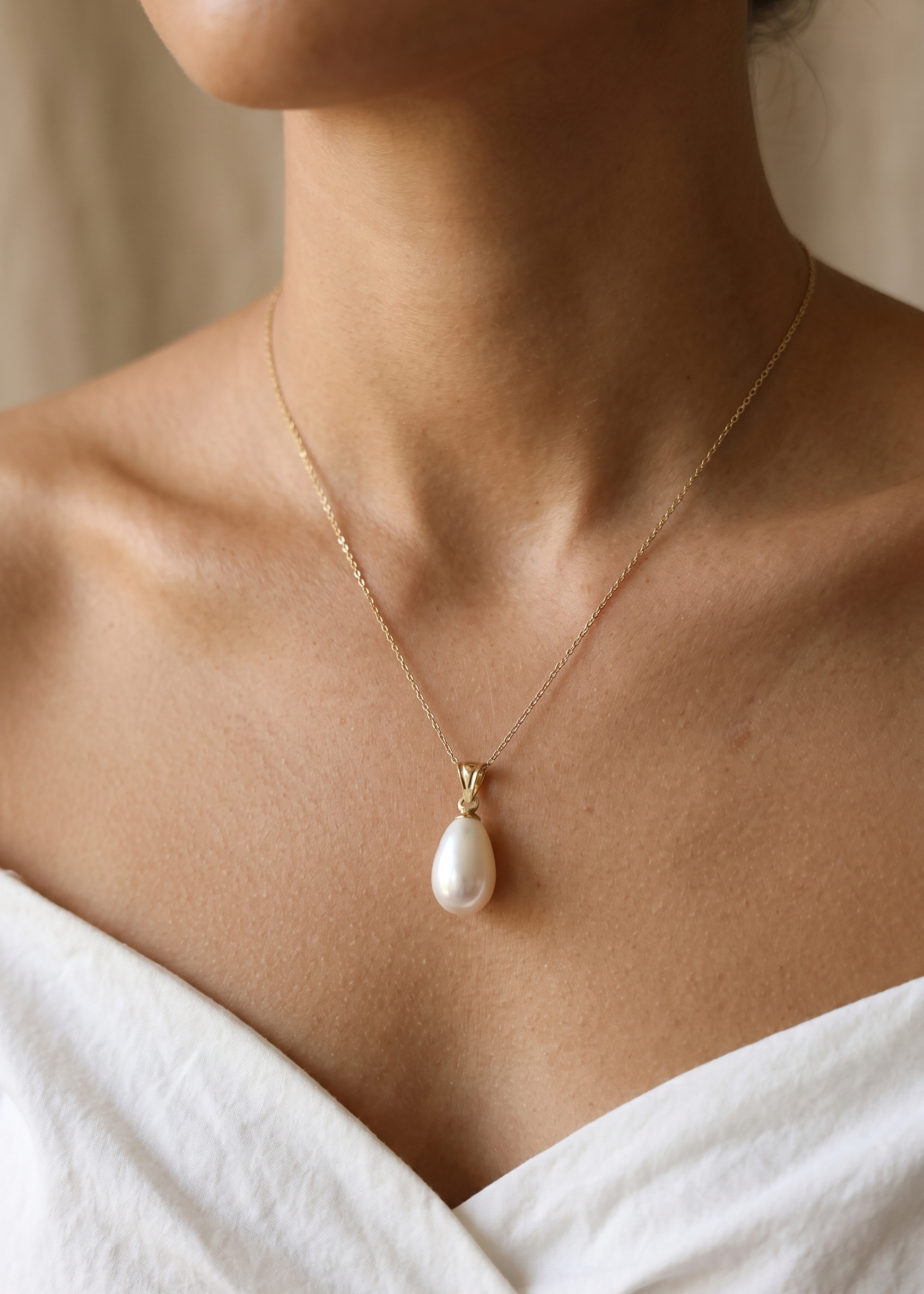 Pandantiv Aur 14K cu Perlă Naturală Albă Lacrimă 9-10mm — Celeste detaliu - pandantiv perla naturala aur 14K - Royal Pearls