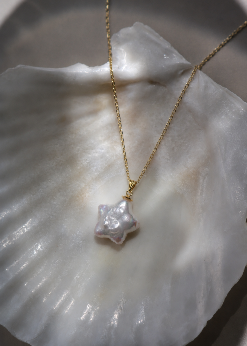 Colier Aur 14K cu Perlă Naturală Keshi — Stella detaliu - colier perle naturale aur 14K - Royal Pearls