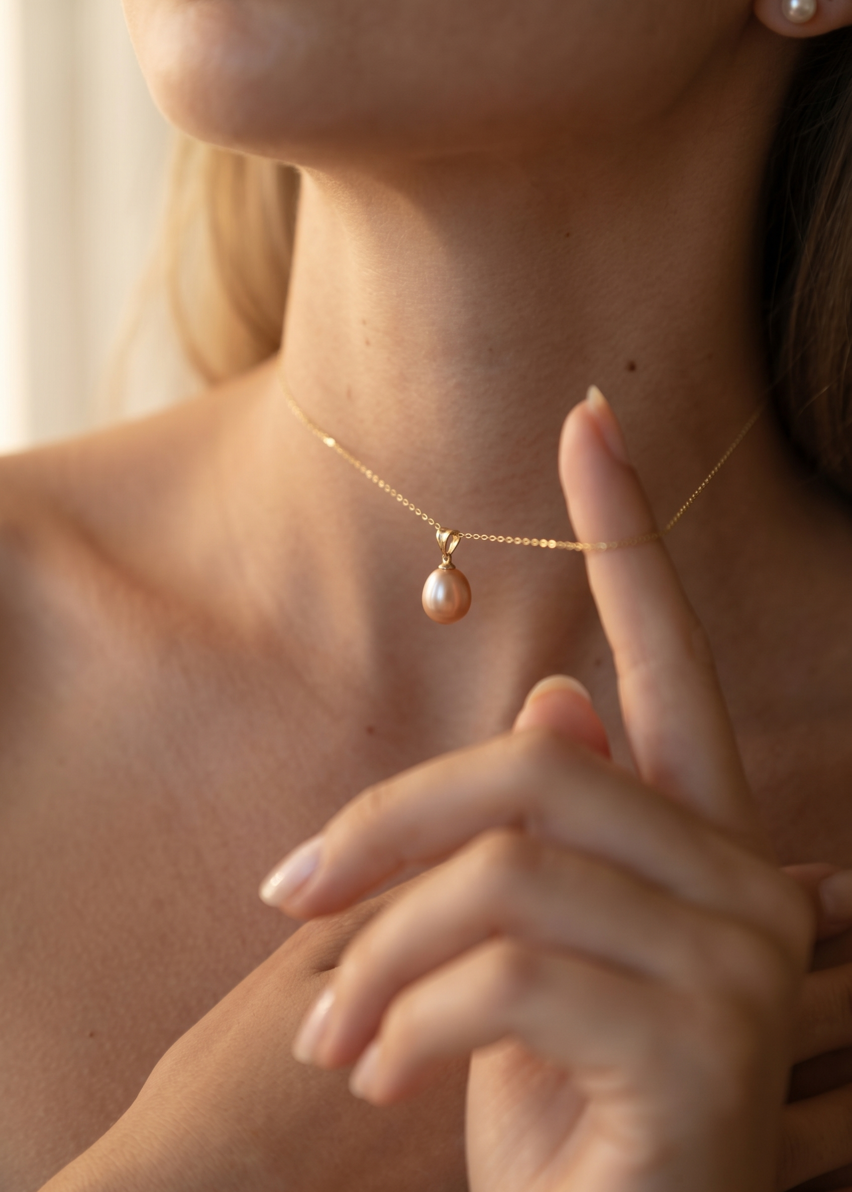 Pandantiv Aur 14K cu Perlă Naturală Roz Lacrimă 8-9mm — Lira detaliu - pandantiv perla naturala aur 14K - Royal Pearls