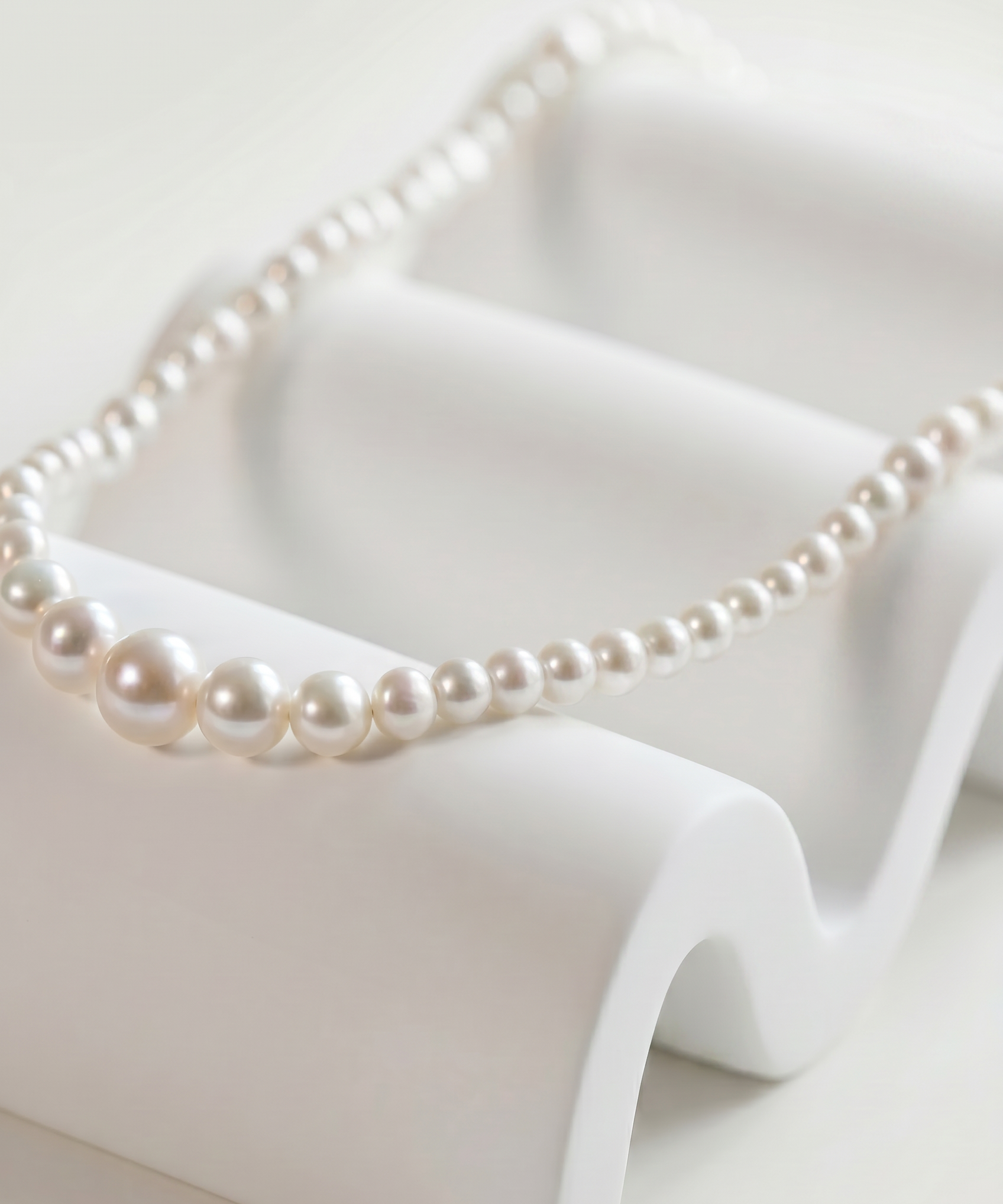 colier perle naturale albe gradate aur 14k detaliu - pearl glow - royal pearls