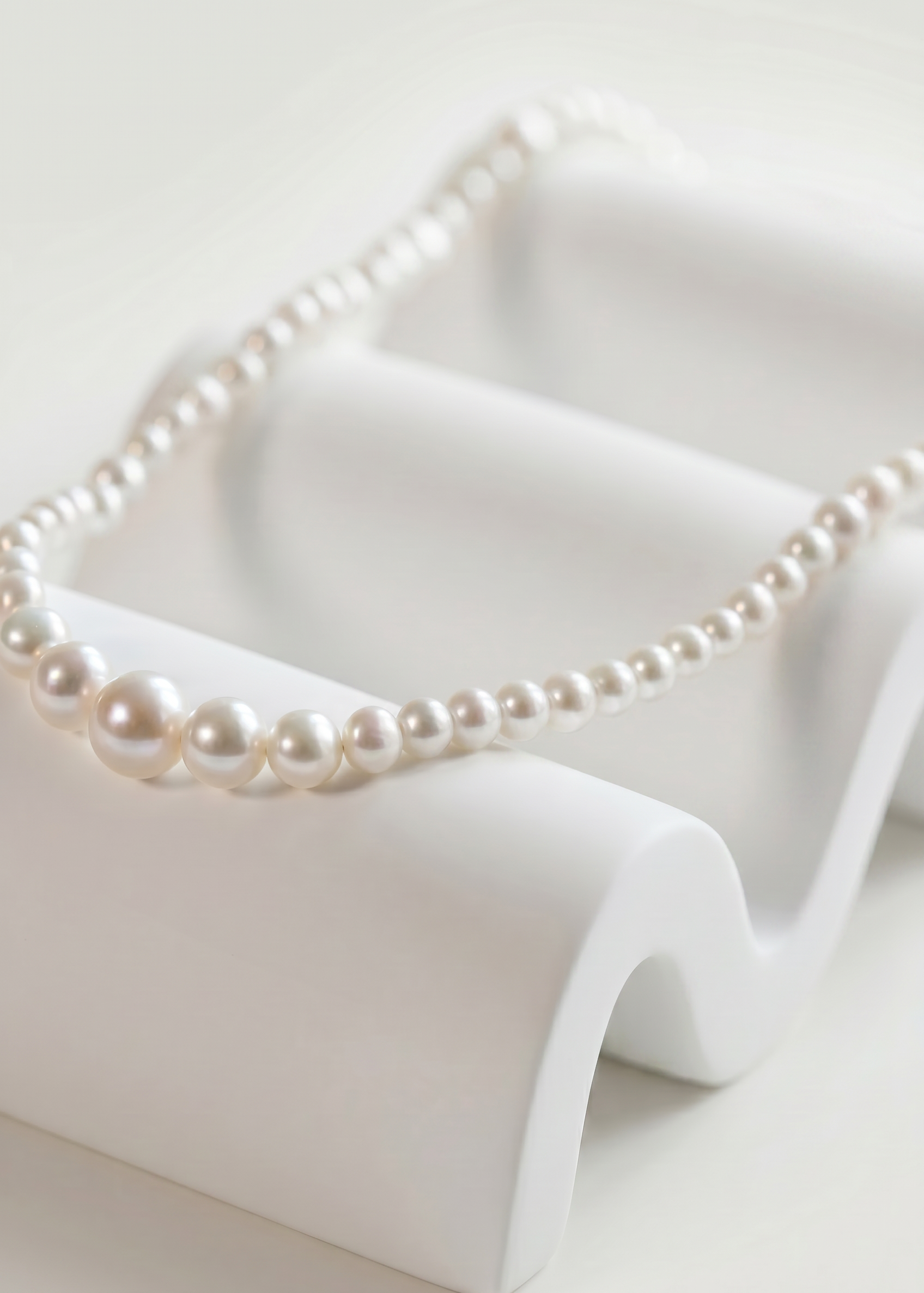 Colier Aur 14K cu Perle Naturale Albe Gradate — Pearl Glow detaliu - colier perle naturale aur 14K - Royal Pearls