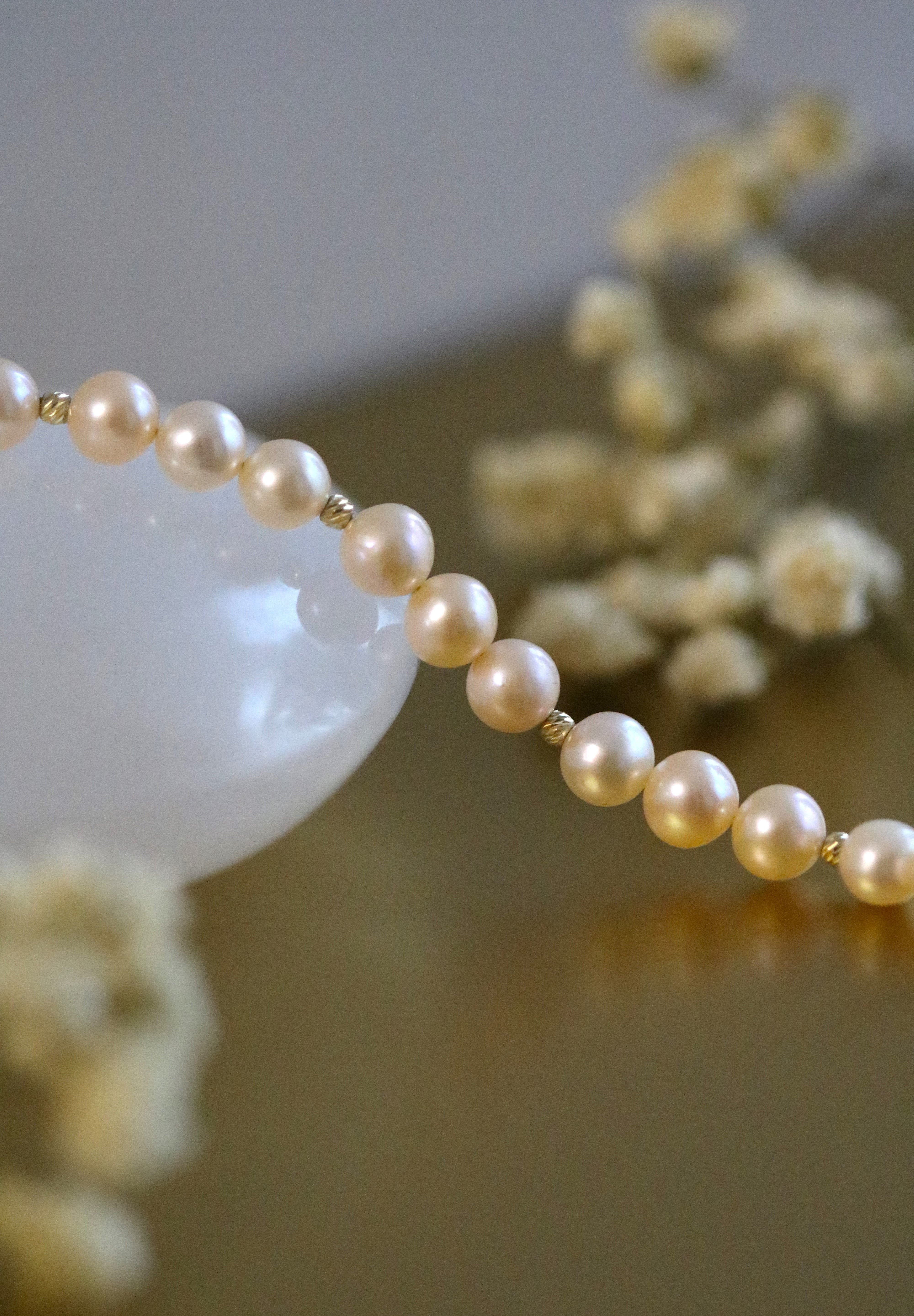 Detaliu brățară cu perle naturale de cultură roz 5–5,5 mm și bile din aur 14K galben