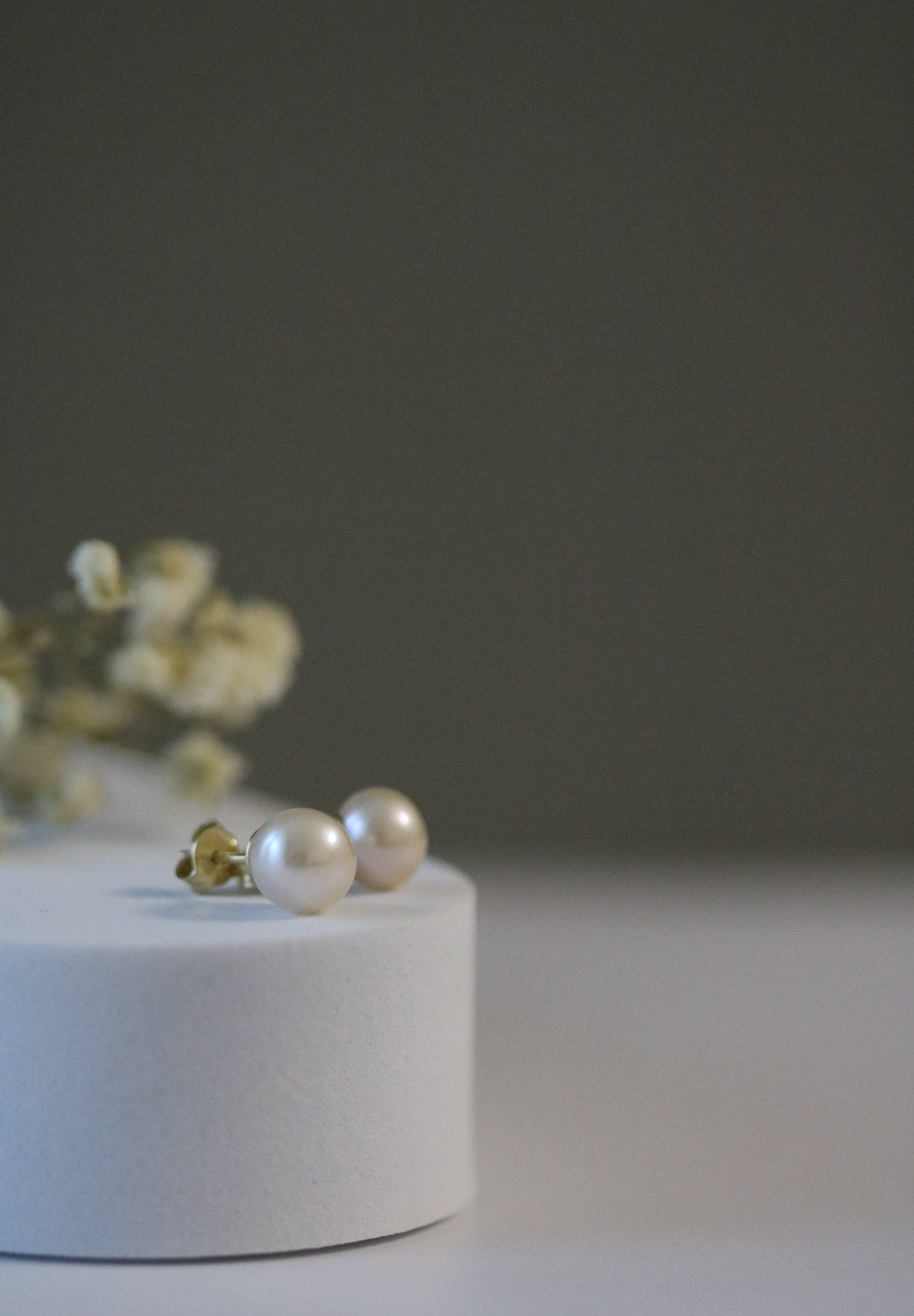Detaliu cercei stud cu perle naturale de cultură albe, 7,5–8 mm
