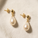 cercei perle naturale albe lacrima 8-9mm tija aur 14k prezentare - lady di - royal pearls