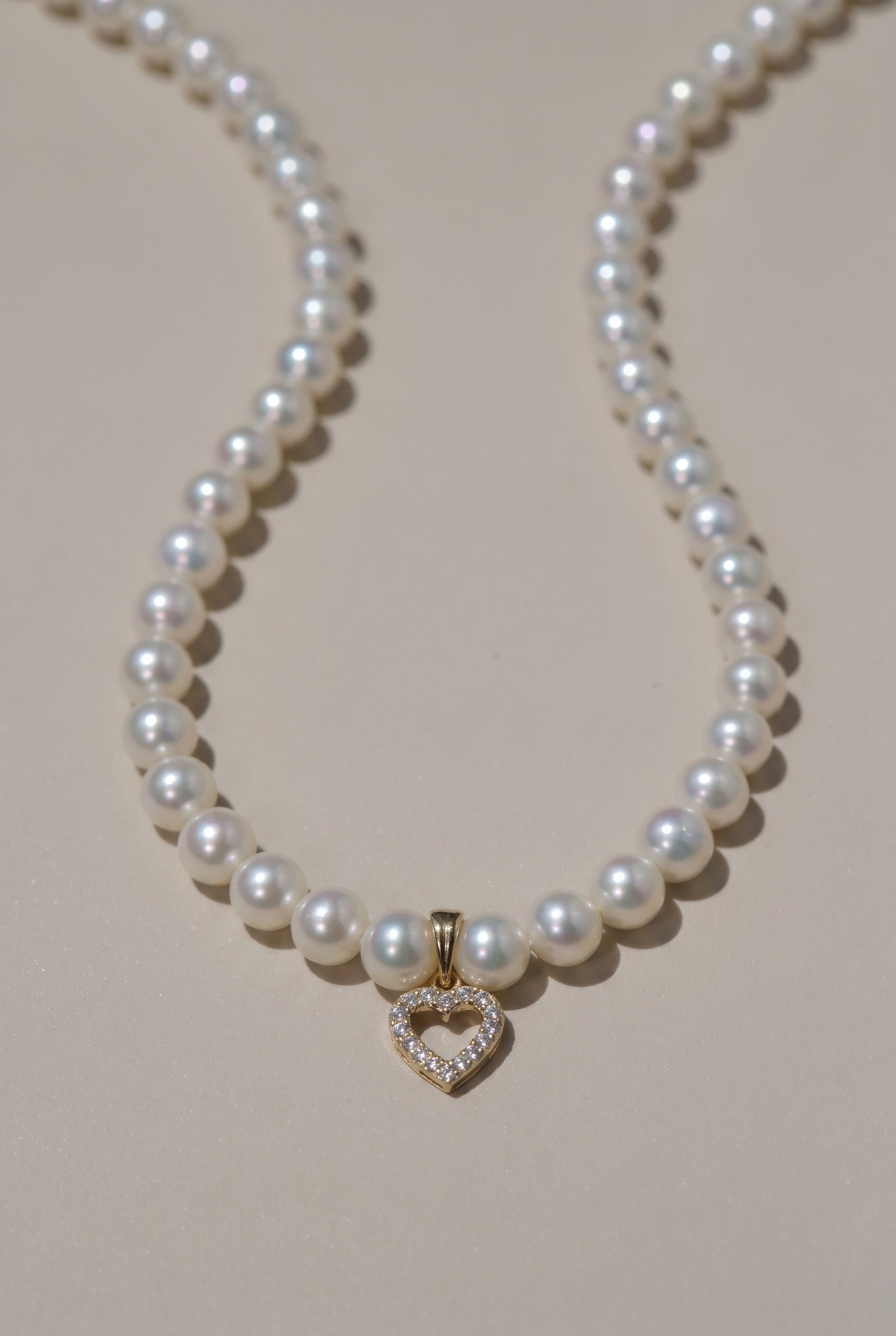 colier perle naturale albe inima aur 14k lifestyle - lumin heart - royal pearls