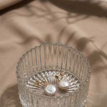 cercei perle keshi naturale albe rotunde aur 14k prezentare - alba - royal pearls