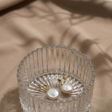 cercei perle keshi naturale albe rotunde aur 14k prezentare - alba - royal pearls