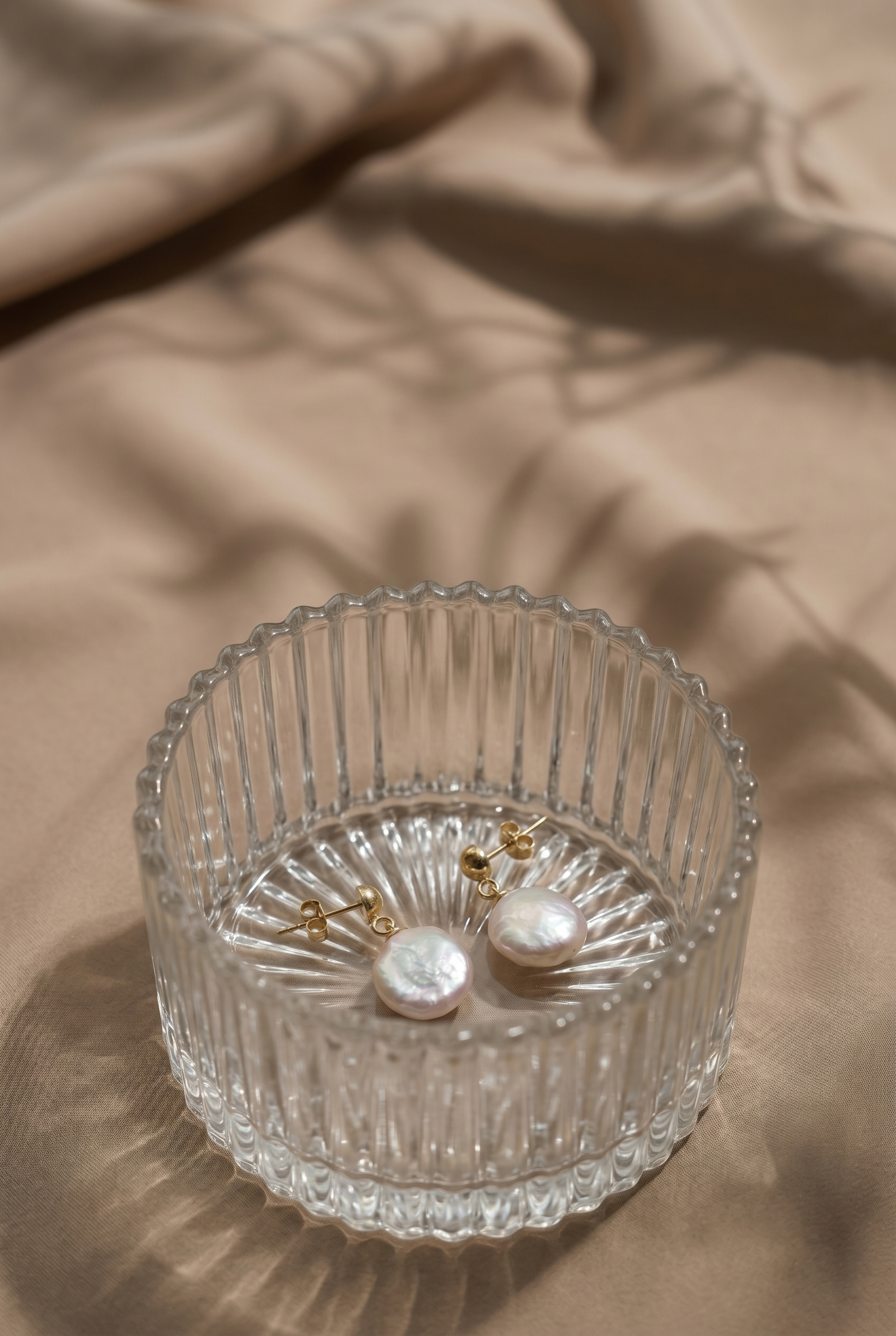 cercei perle keshi naturale albe rotunde aur 14k prezentare - alba - royal pearls