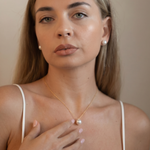 colier perle naturale albe rotunde 7-8mm aur 14k lifestyle - astra - royal pearls