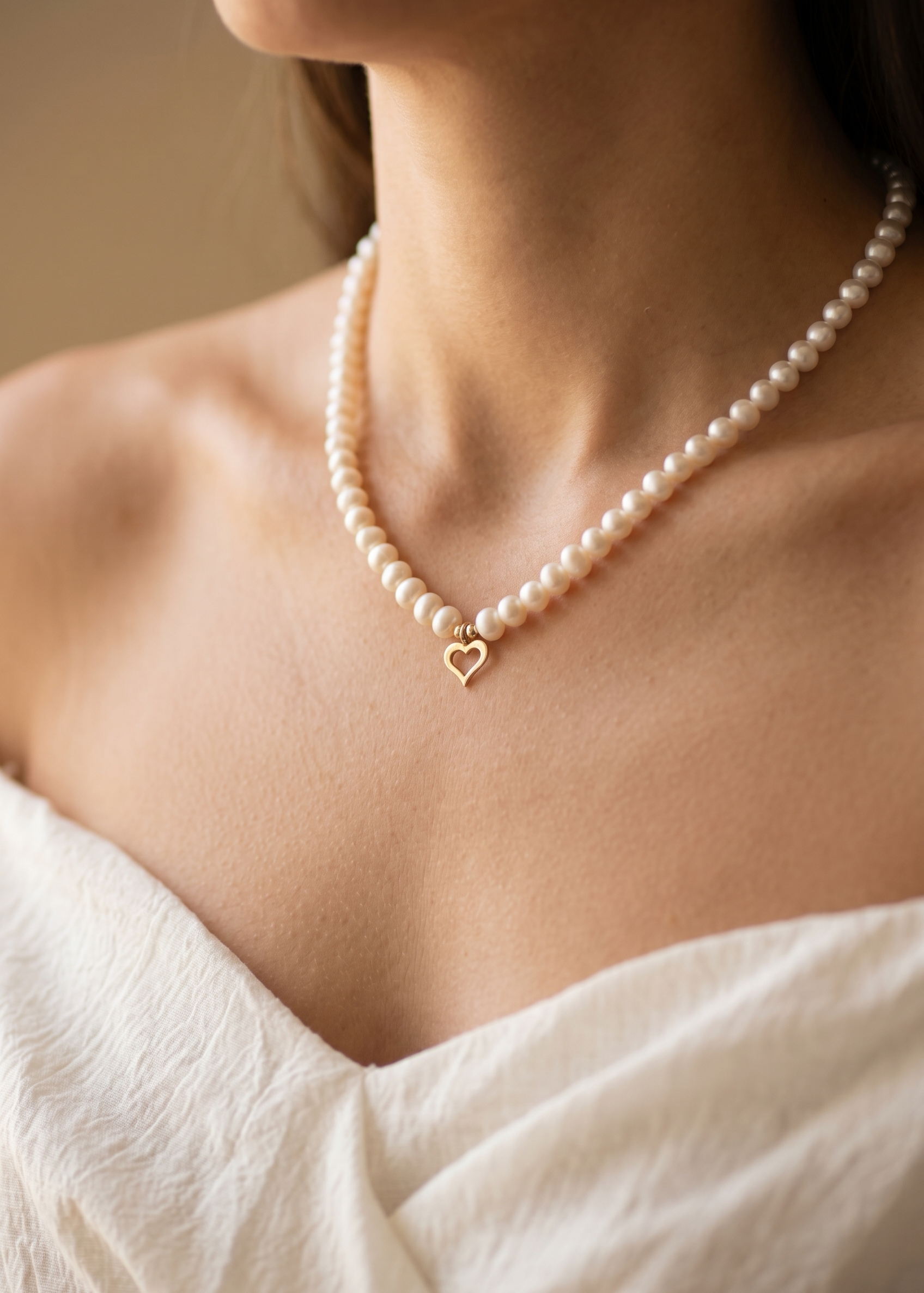 Colier Aur 14K cu Perle Naturale Albe 4-5mm și Inimă Aur — Amour Pearl - colier perle naturale aur 14K - Royal Pearls