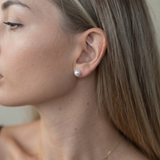 cercei stud perle naturale albe 8-9mm aur 14k lifestyle - royal pearls